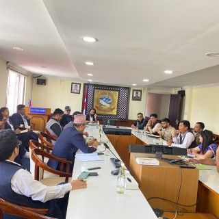 काठमाडौँ उपत्यकाभित्र धुलोमुक्त सडक निर्माण गर्ने सम्बन्धमा पूर्वाधार विकास मन्त्रालय मा भएको छलफल कार्यक्रम ।